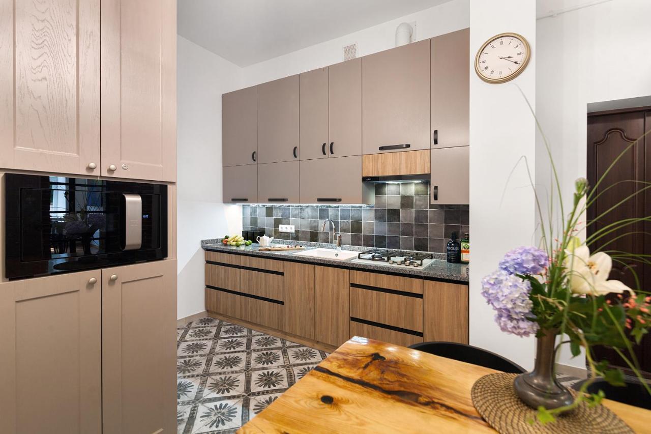 Gallery Art Apartment Lviv Luaran gambar